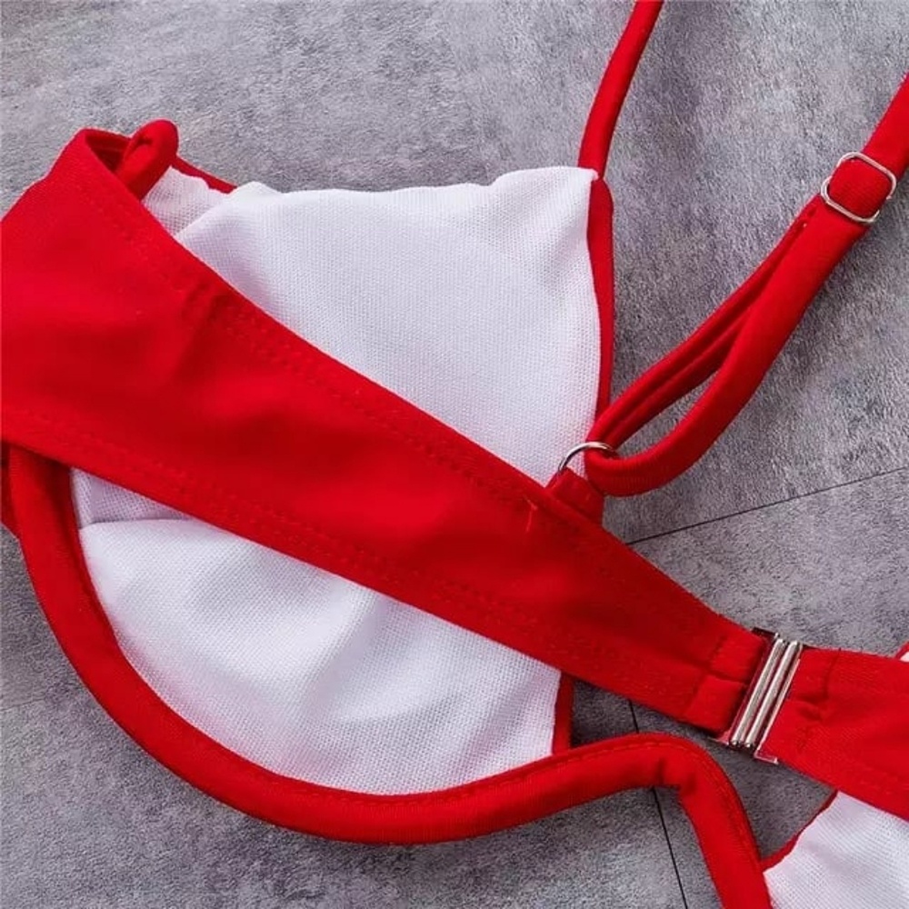 Red bikini - Picture 5 of 9